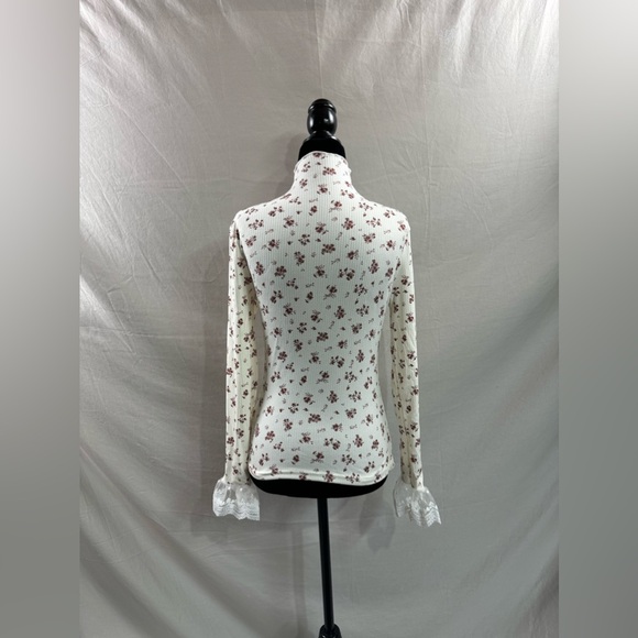 Rib Knit Ditsy Floral Print Embroidery Mesh Flare Sleeve Mock Neck Tee - Picture 9 of 9